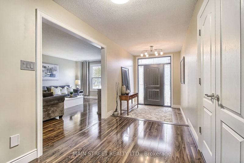 104 Peevers Cres, Newmarket, L3Y 7T1 | Image 3