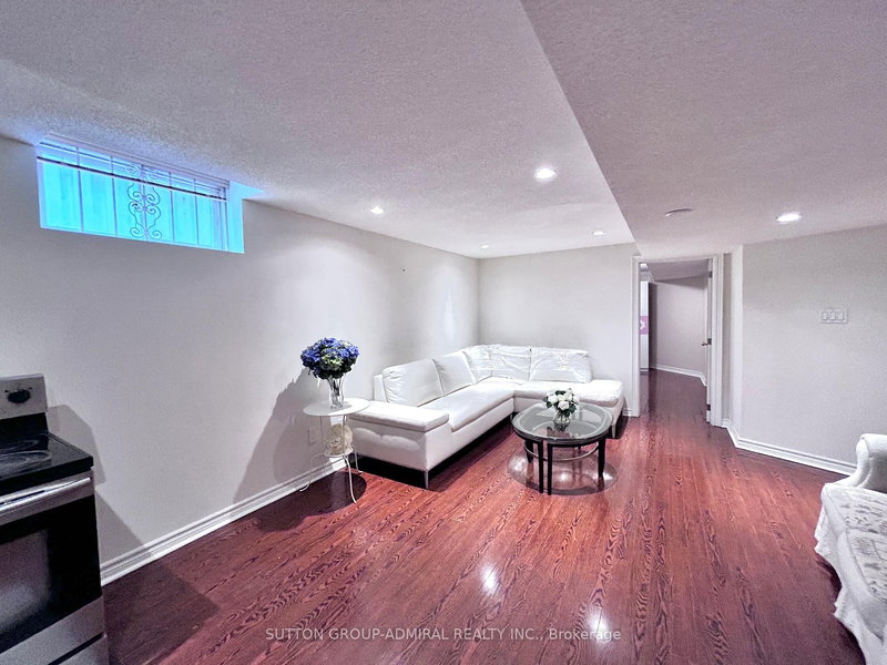 11 Delevan Crt, Richmond Hill, L4B 3W8 | Image 2