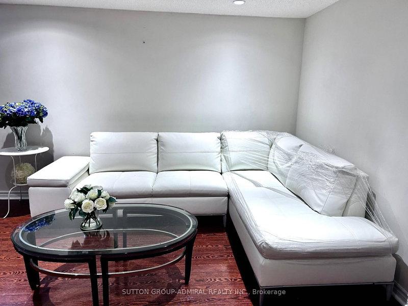 11 Delevan Crt, Richmond Hill, L4B 3W8 | Image 3