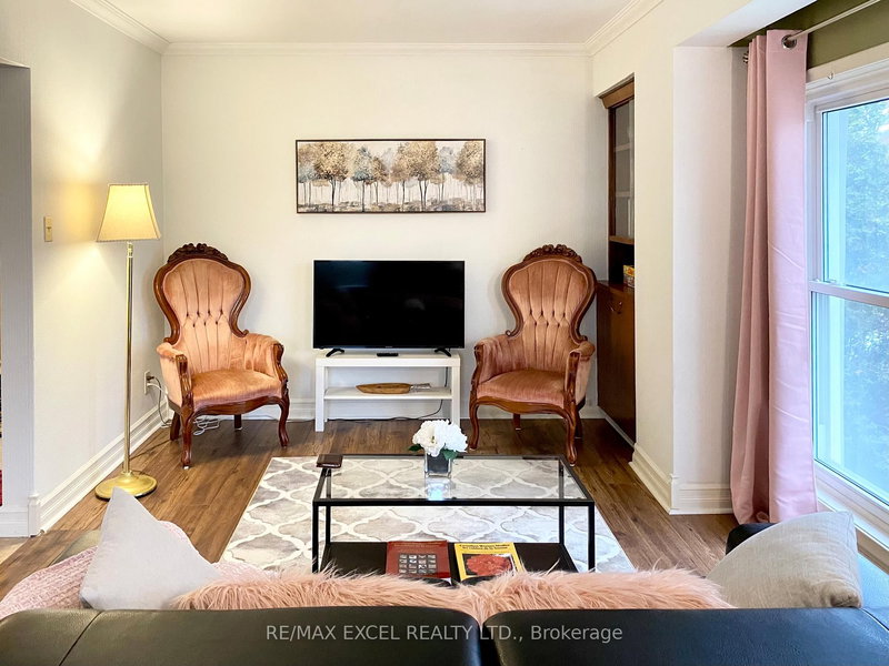 316 Eagle St, Newmarket, L3Y 1K1 | Image 3