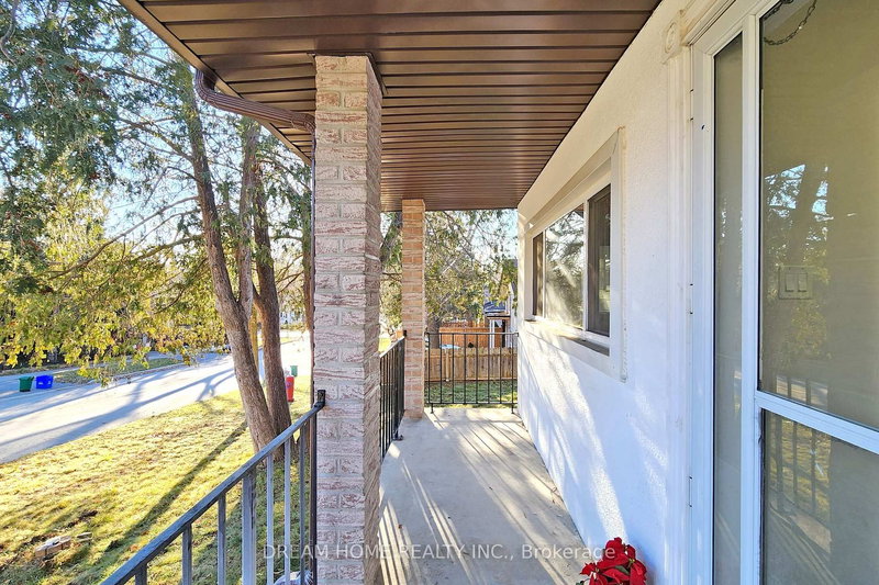 54 Vincent St, Newmarket, L3Y 4G5 | Image 3