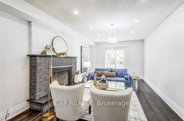 988 Leslie Valley Dr, Newmarket, L3Y 7E6 | Image 3