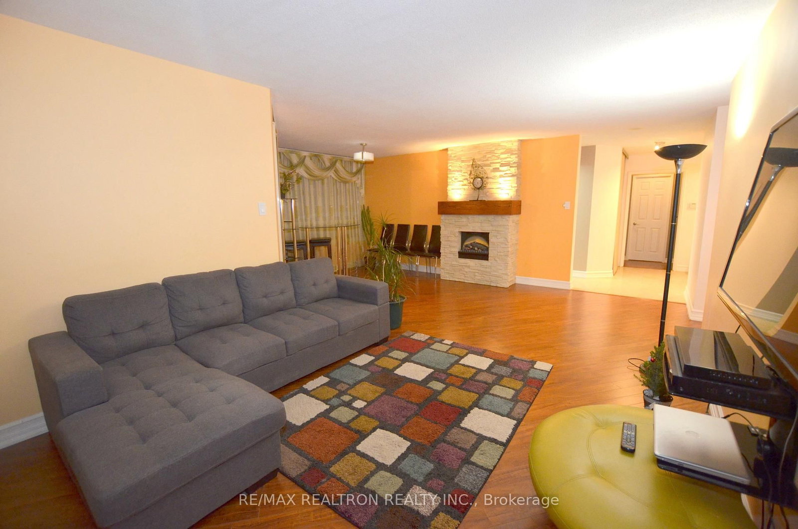Listing Image 6
