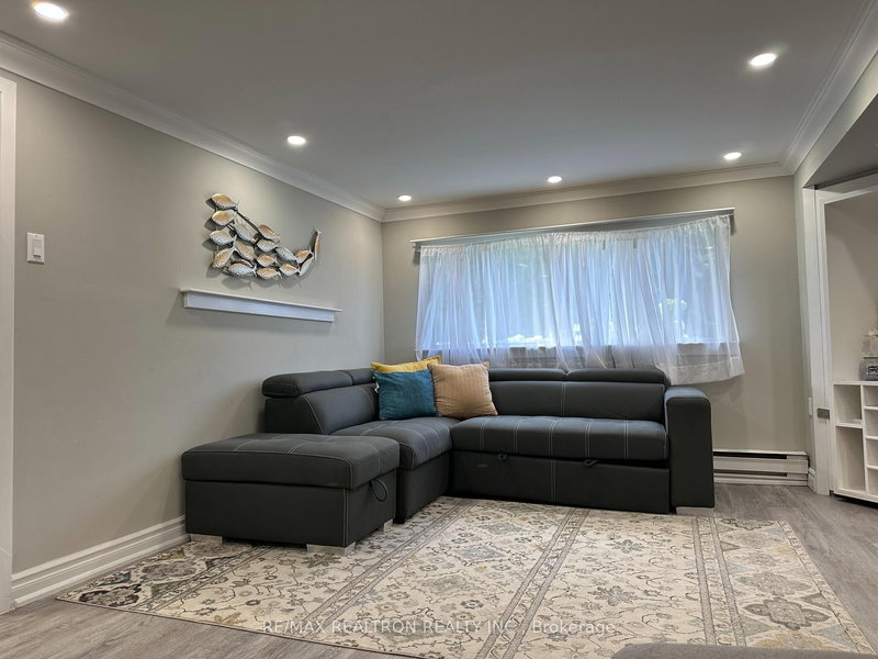 41 Shirlea Blvd, Georgina, L4P 1L1 | Image 2