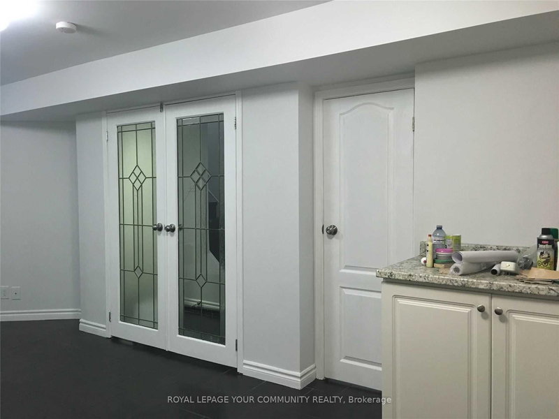 58 Larksmere Crt, Markham, L3R 3R1 | Image 2