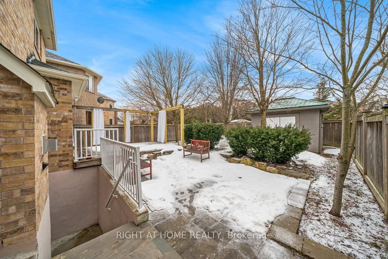 Lower - 9 Alyssum Crt, Richmond Hill, L4E 4M7 | Image 2