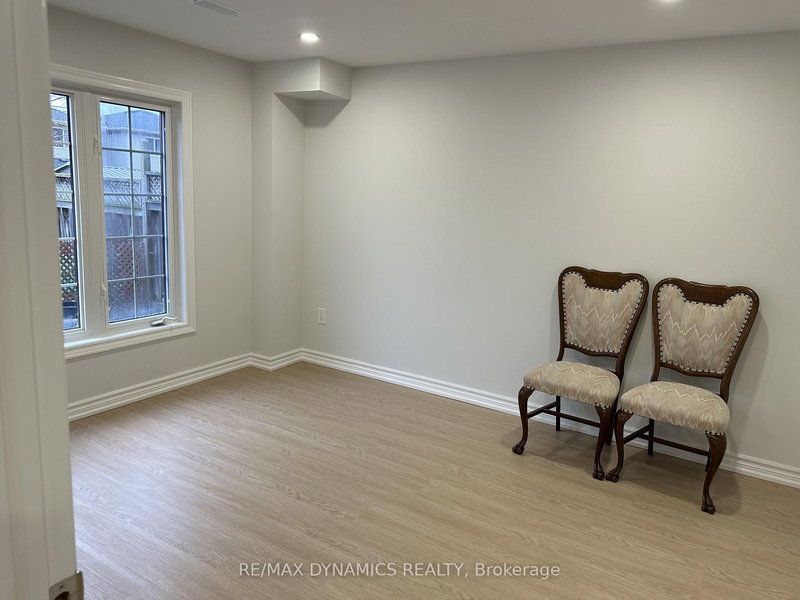 BSMT - 59 Adams St, Bradford West Gwillimbury, L3Z 3E6 | Image 2