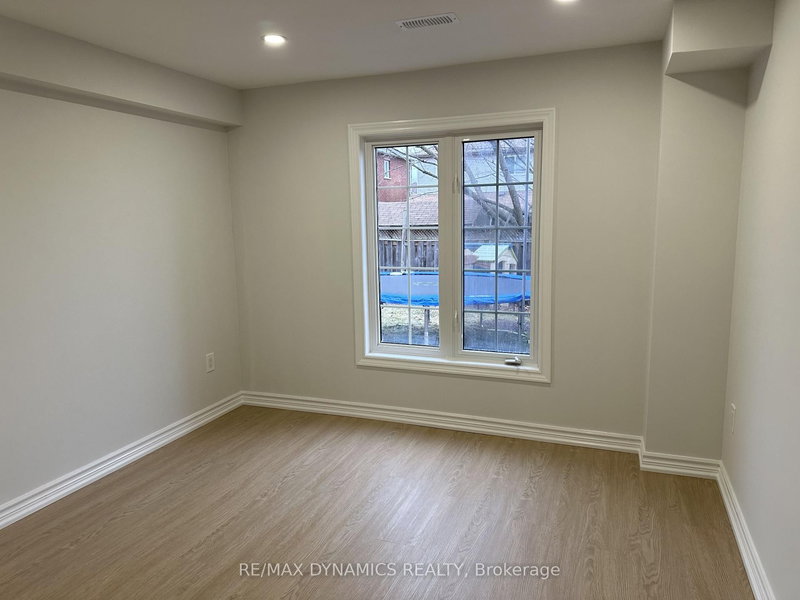 BSMT - 59 Adams St, Bradford West Gwillimbury, L3Z 3E6 | Image 3