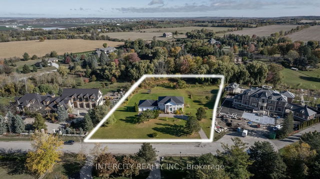 25 Simcoe Road