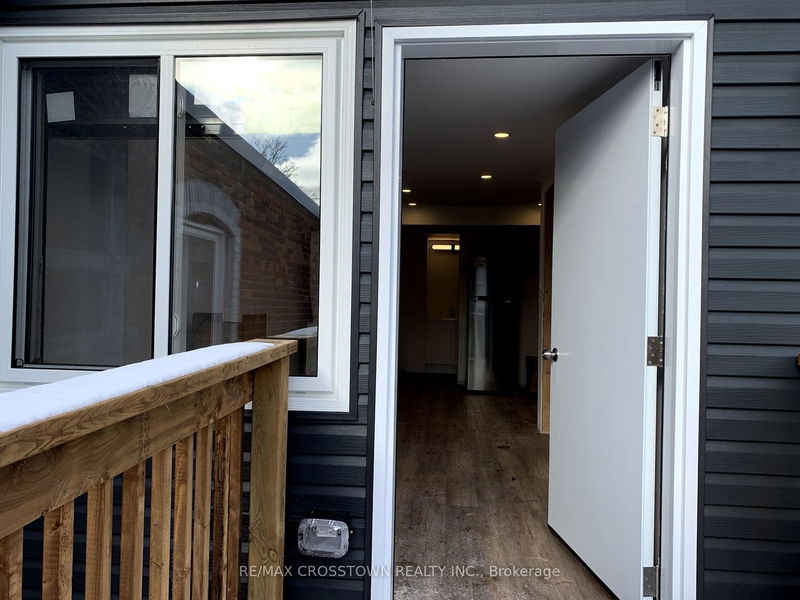 home for lease on 2-95 Victoria Street W