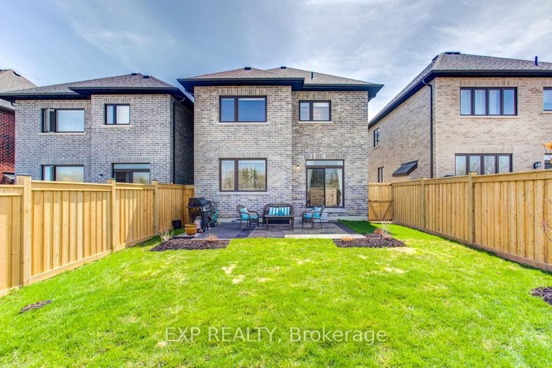 44 Festival Crt E, East Gwillimbury, L9N 0N8 | Image 2