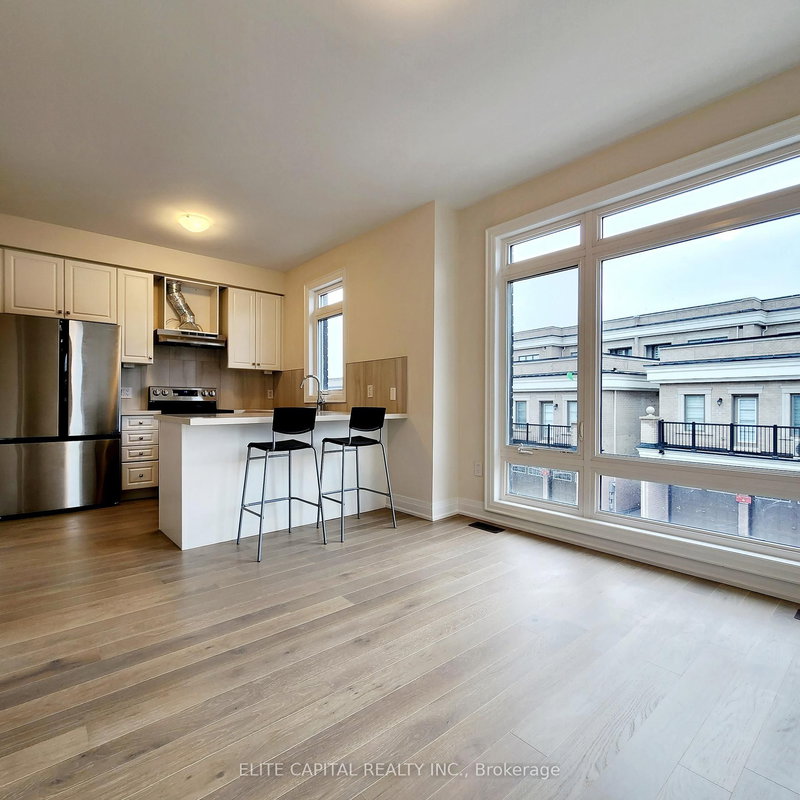 195 Milky Way Dr, Richmond Hill, L4C 5H3 | Image 2