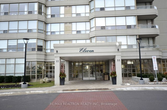 213 - 11 Townsgate Drive