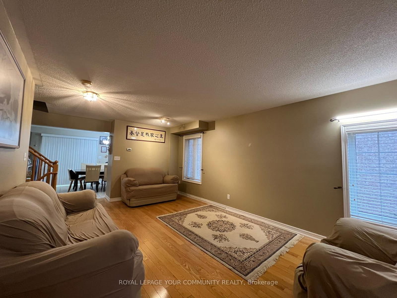 62 Victoria Wood Ave, Markham, L6E 1K1 | Image 2