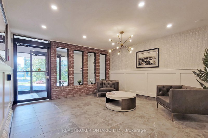 705 - 67 Richmond St, Richmond Hill, L4C 3Y3 | Image 3