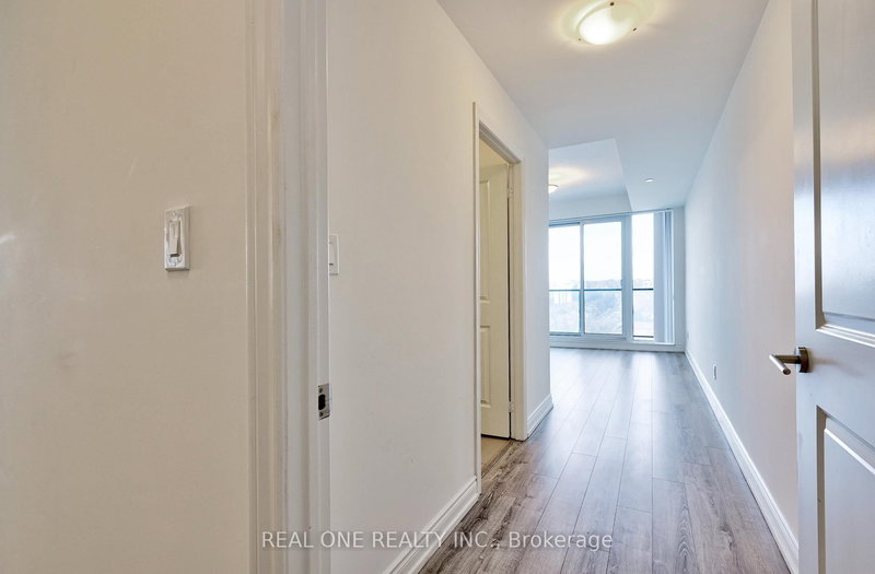 1109A - 9608 Yonge St, Richmond Hill, L4C 1V6 | Image 2