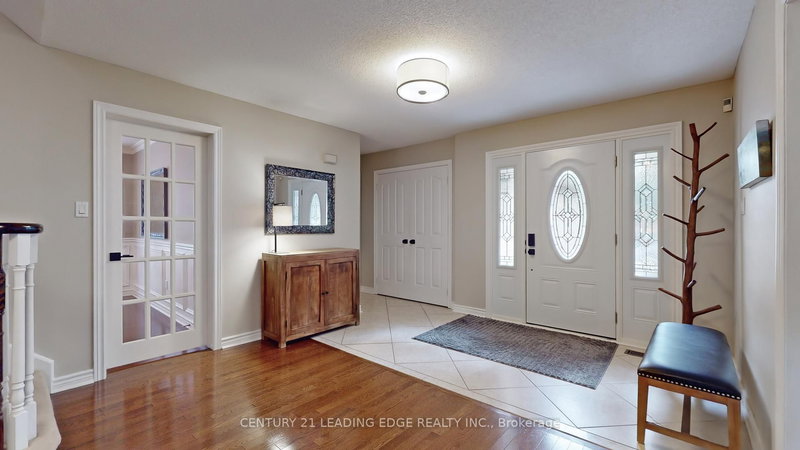 246 Corner Ridge Rd, Aurora, L4G 6L6 | Image 3