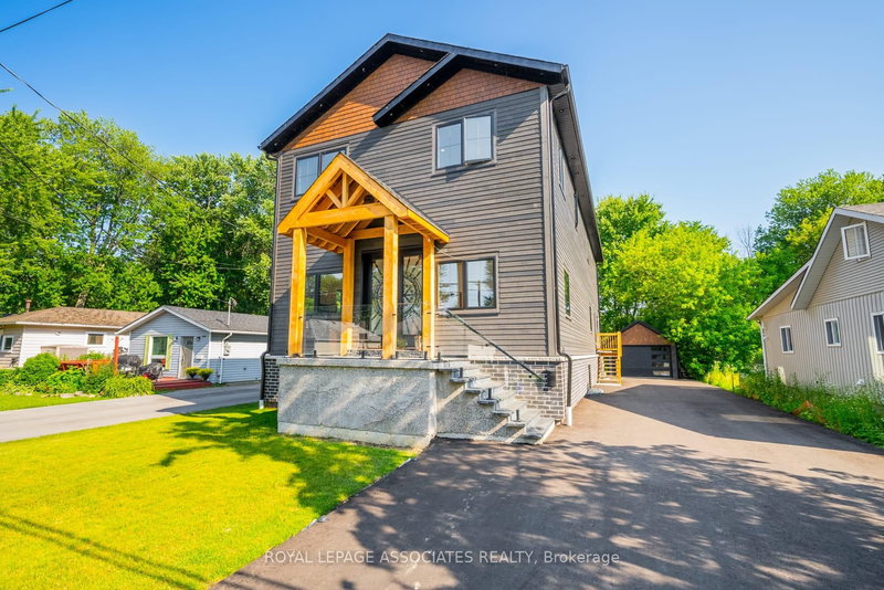 215 Bayview Ave, Georgina, L4P 2T3 | Image 2
