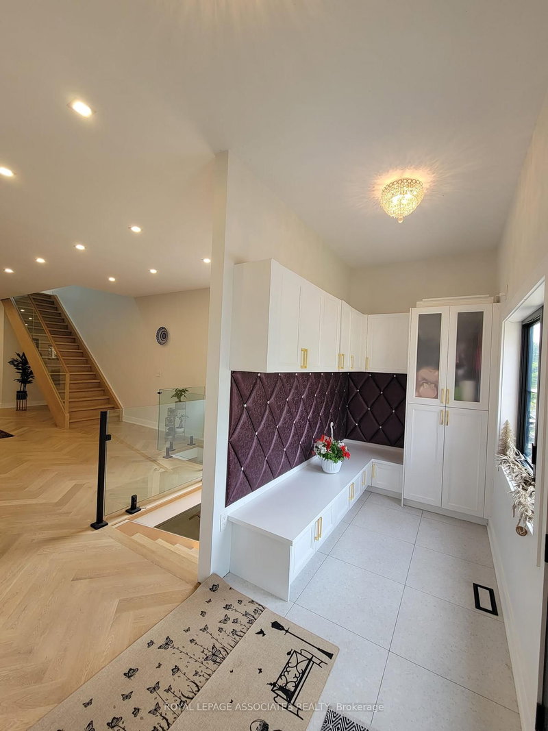 215 Bayview Ave, Georgina, L4P 2T3 | Image 3