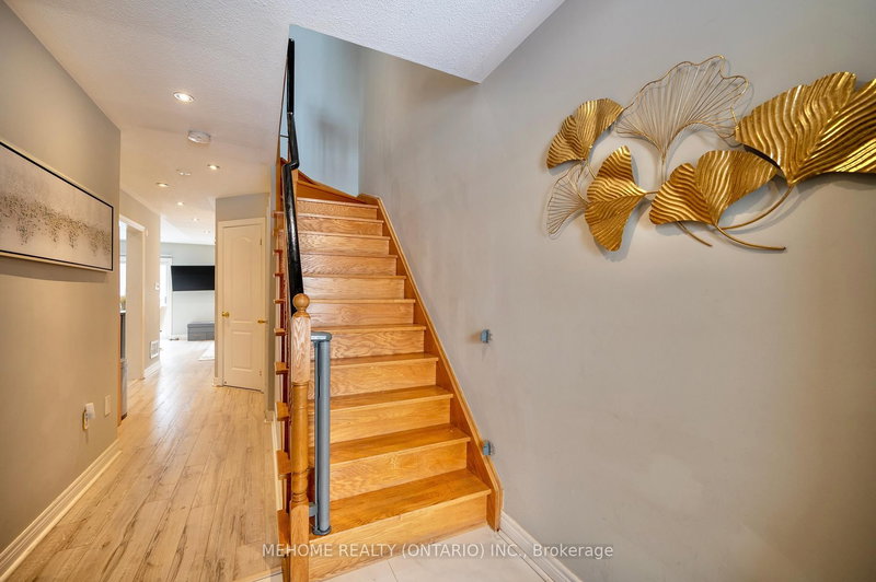154 Amulet Cres, Richmond Hill, L4S 2T5 | Image 2