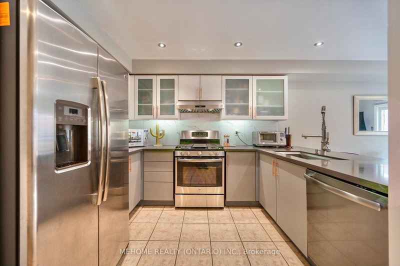 154 Amulet Cres, Richmond Hill, L4S 2T5 | Image 3