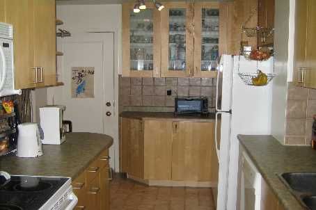 122 Tamarack Dr, Markham, L3T4X4 | Image 2