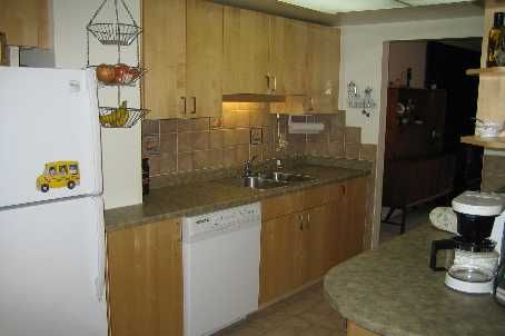 122 Tamarack Dr, Markham, L3T4X4 | Image 3