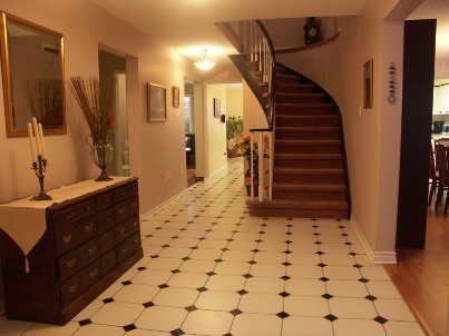 102 Bernard Ave, Richmond Hill, L4C9Z5 | Image 2