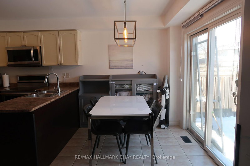 47 Mcmulkin St, New Tecumseth, L9R 0A7 | Image 3