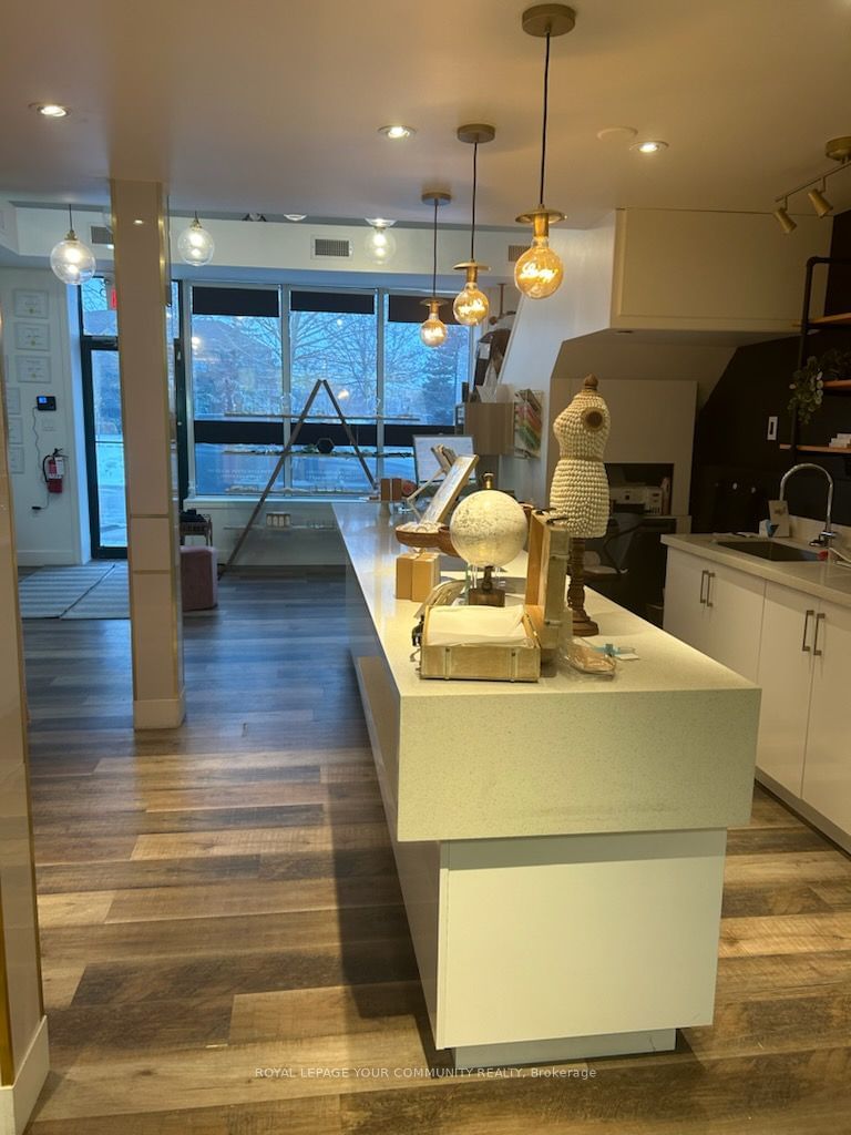 6 - 100 Ringwood Dr, Whitchurch-Stouffville, L4A 1A9 | Image 2