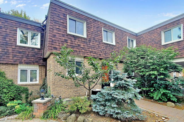 25 The Carriage Way