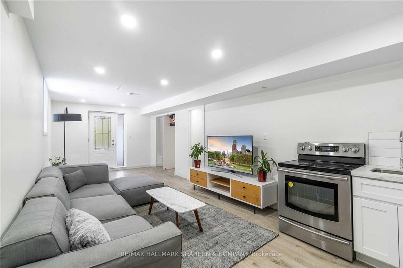 Bsmnt-B - 355 Carruthers Ave, Newmarket, L3X 2B7 | Image 2