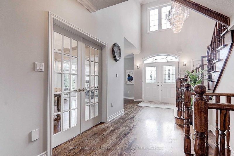 922 Best Circ, Newmarket, L3X 2H8 | Image 2