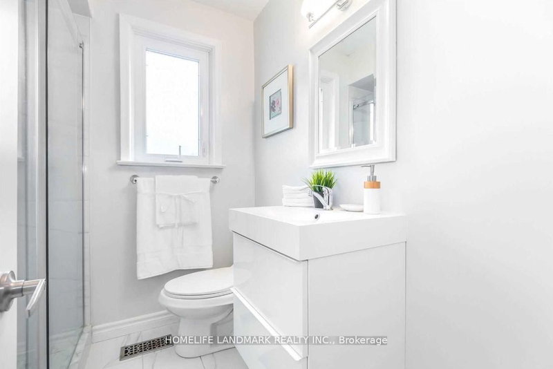 286 Gells Rd, Richmond Hill, L4C 3A4 | Image 2