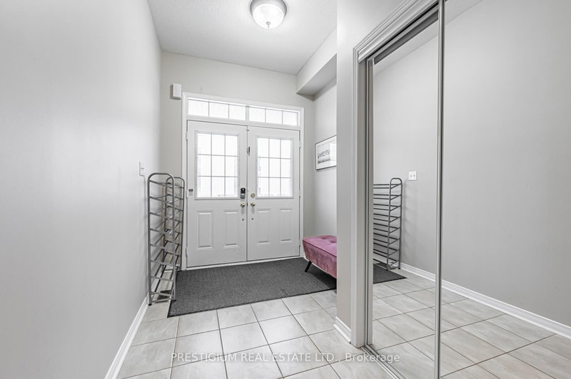 25 White Beach Cres, Vaughan, L6A 4K6 | Image 2