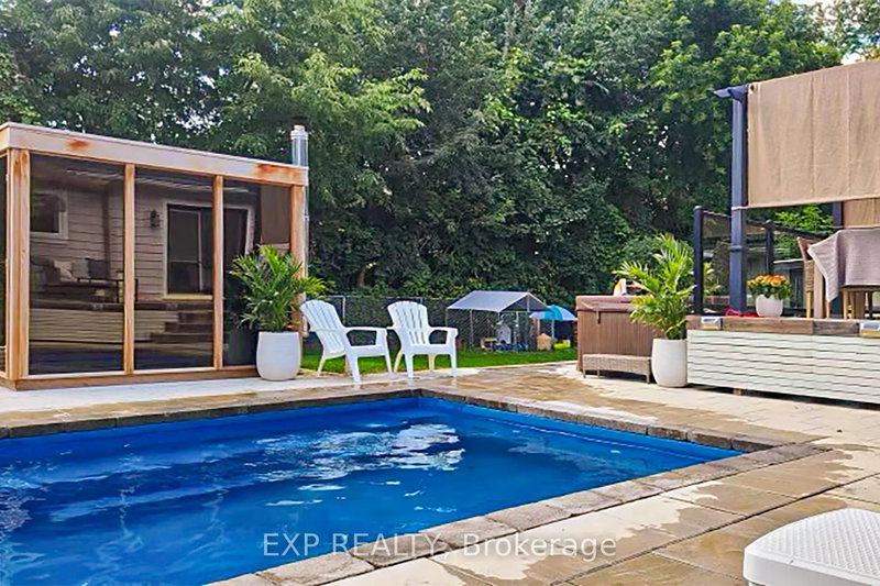 36 Marie St, Georgina, L0E 1L0 | Image 3