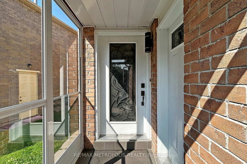 UPPER - 92 Jaffray Rd, Markham, L3S 1G9 | Image 2