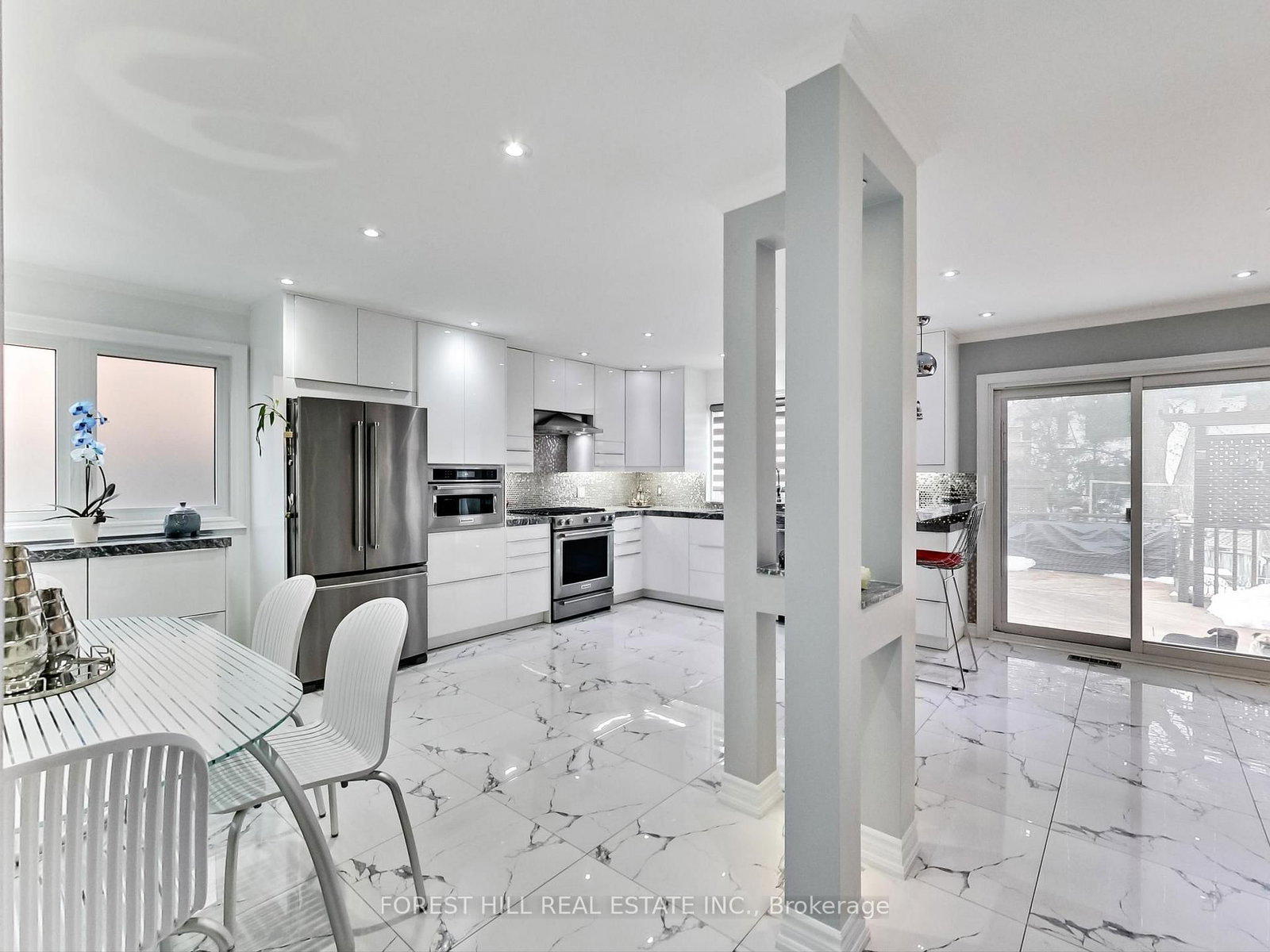Listing Image 10