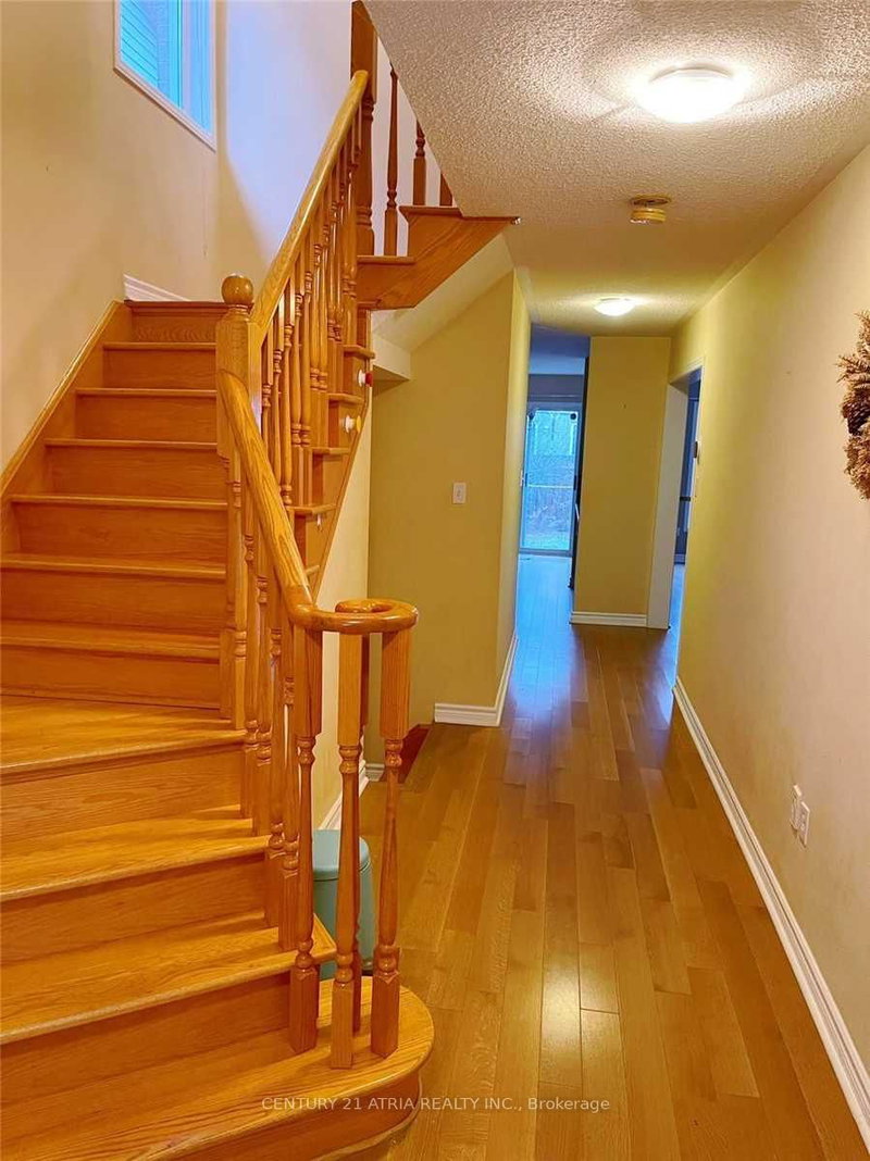 58 Warren Bradley St, Markham, L6C 2W4 | Image 2