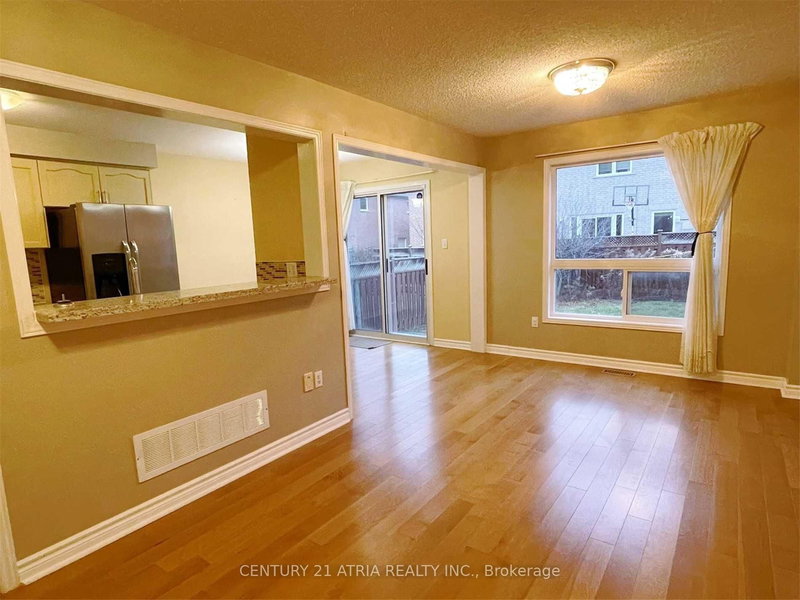 58 Warren Bradley St, Markham, L6C 2W4 | Image 3