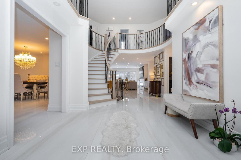 2A Chiltern Hill, Richmond Hill, L4B 3B9 | Image 3