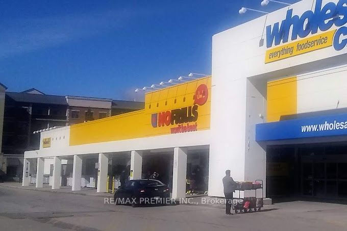 218 - 10909 Yonge St, Richmond Hill, L4C 3E3 | Image 2