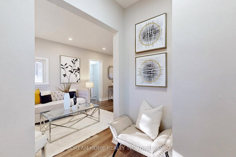 54 Vincent St, Newmarket, L3Y 4G5 | Image 3