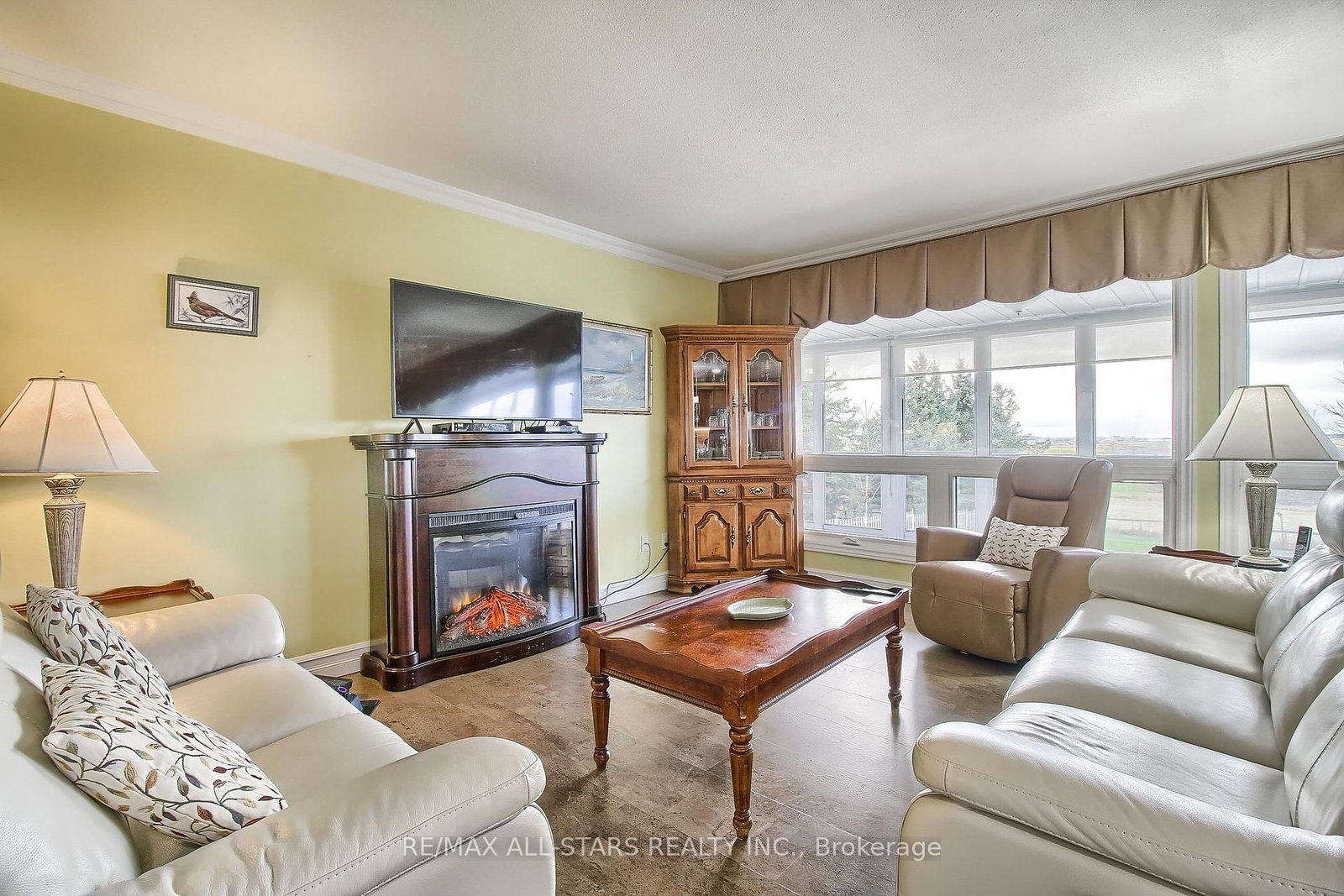 Listing Image 7