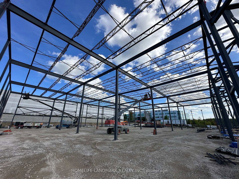 4 - 32 Don Hillock Dr, Aurora, L4G 0H6 | Image 2