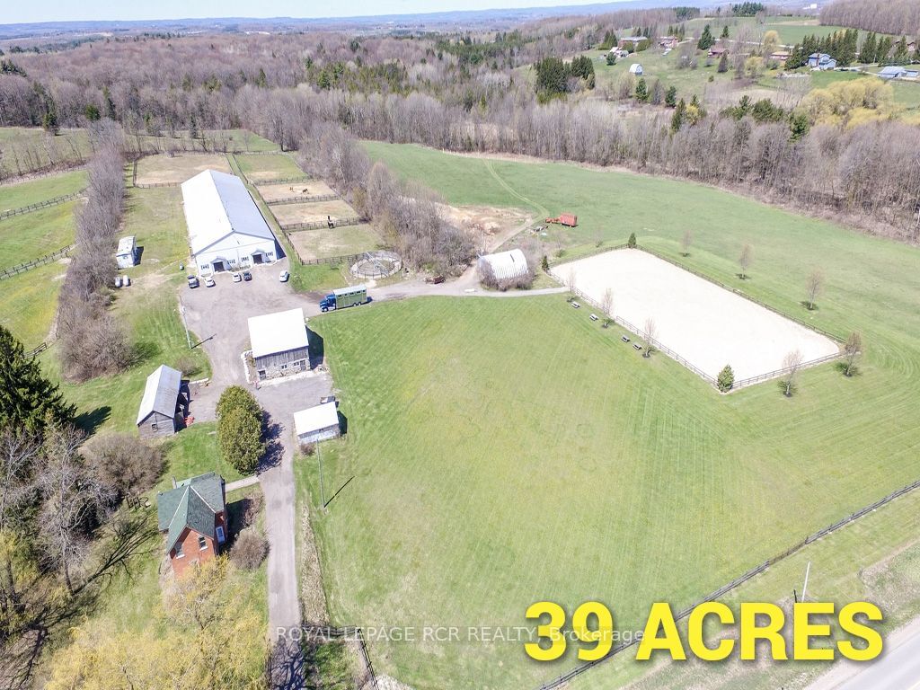 Building in 1148 10th Sideroad