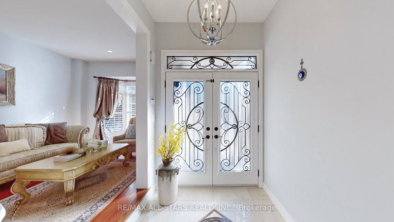 16 Chasser Dr, Markham, L6E 1K4 | Image 2