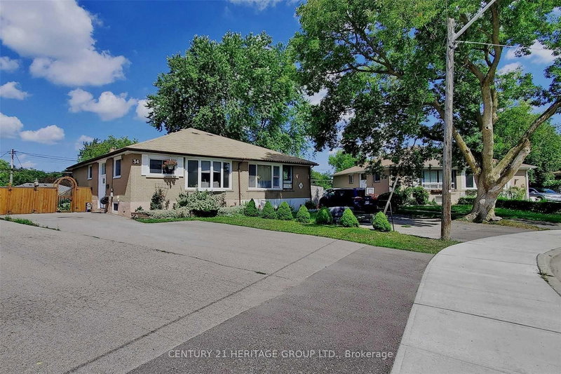 Main - 34 Kitimat Cres, Aurora, L4G 3C3 | Image 2