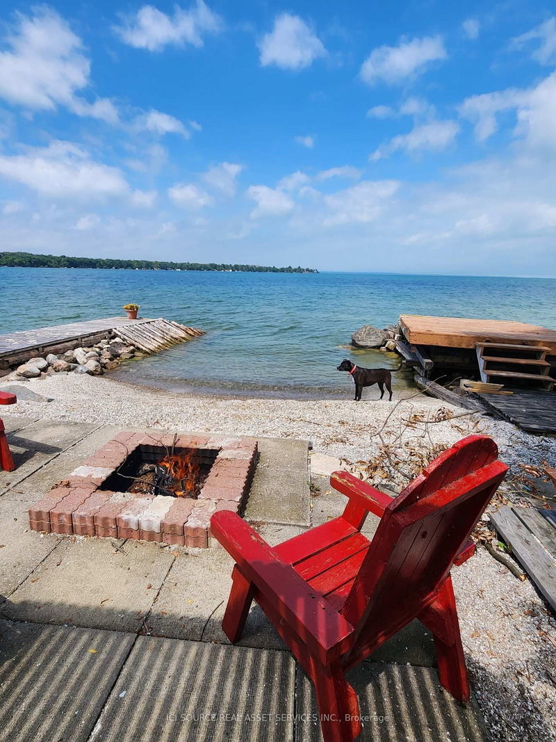 33 Lake Dr E, Georgina, L4P 3E9 | Image 2