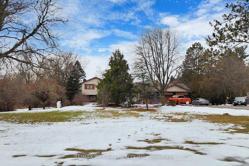 22 Ratcliff Rd, Whitchurch-Stouffville, L4A 7X5 | Image 2